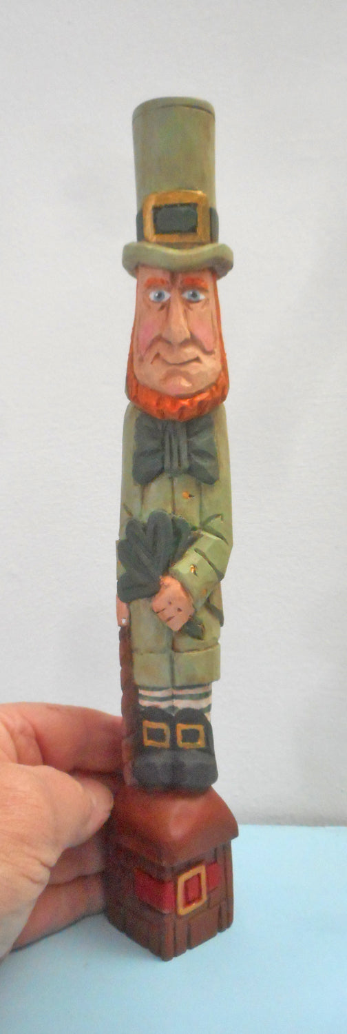 Leprechaun Elf with Shamrock !!